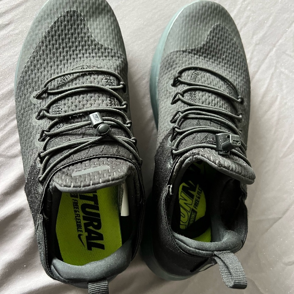 Nike women’s black Athletic Shoes